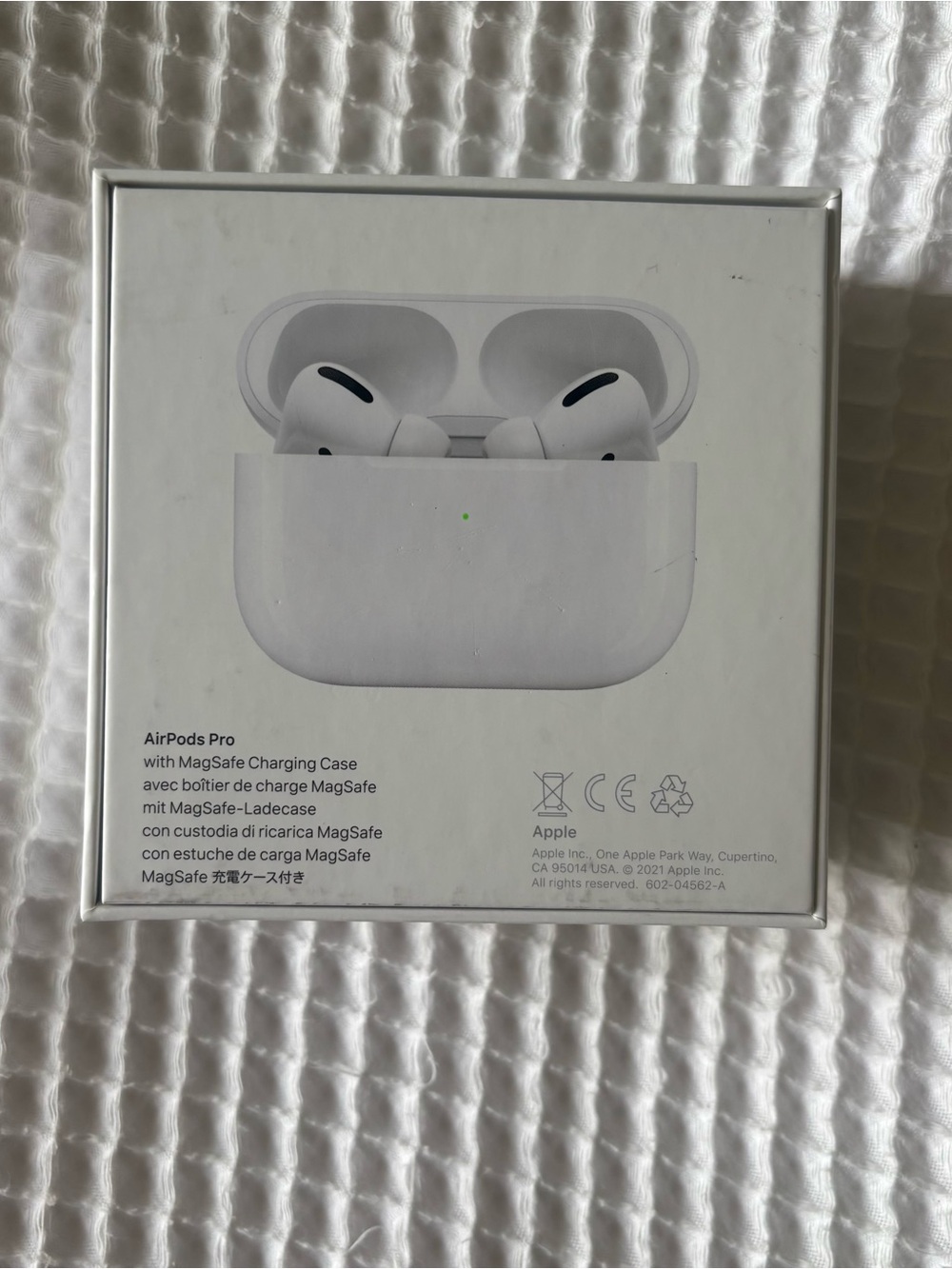AirPods Pro (1st Gen) with MagSafe Charging Case - Picture 3 of 10